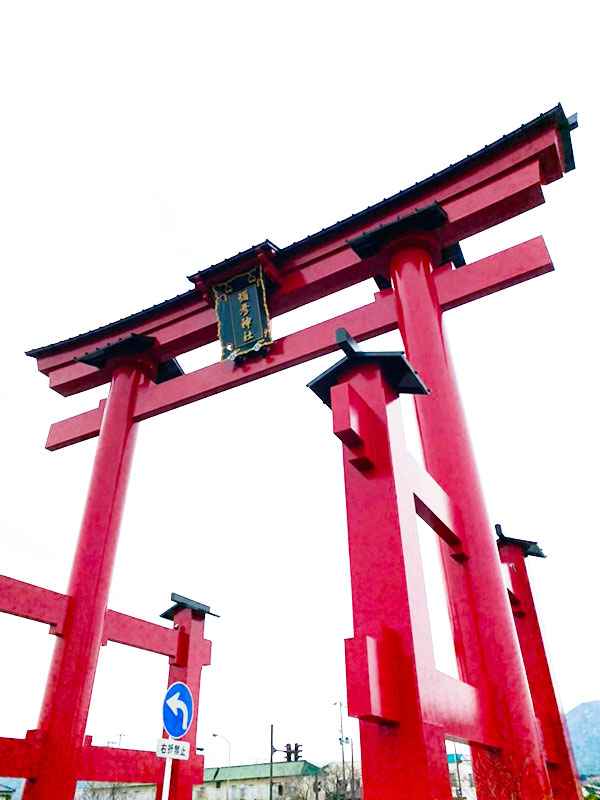 弥彦神社大鳥居